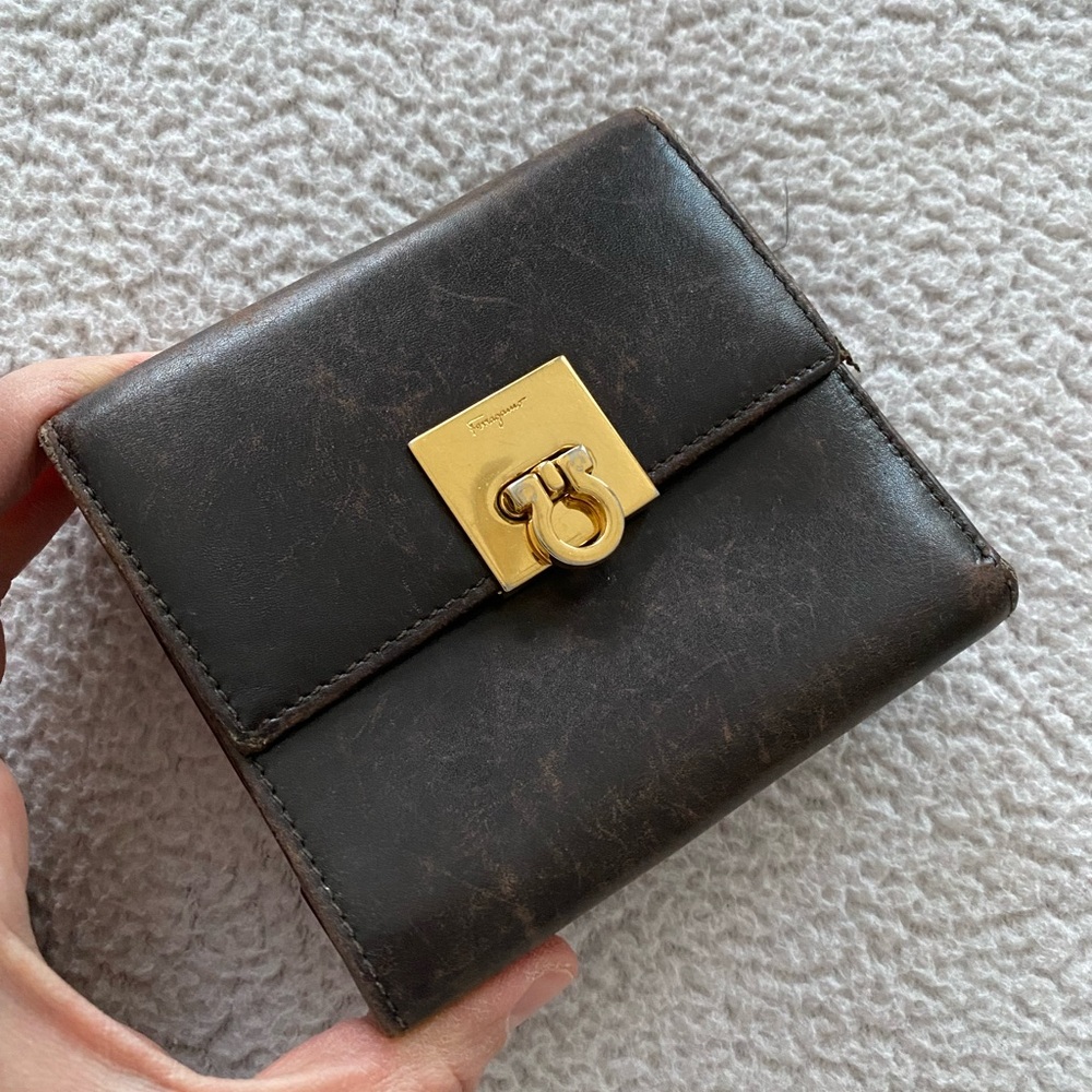 SALVATORE FERRAGAMO vintage wallet gold hardware
